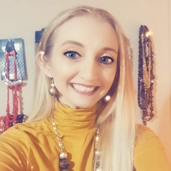 Hi Poshers! - Picture 1 of 1